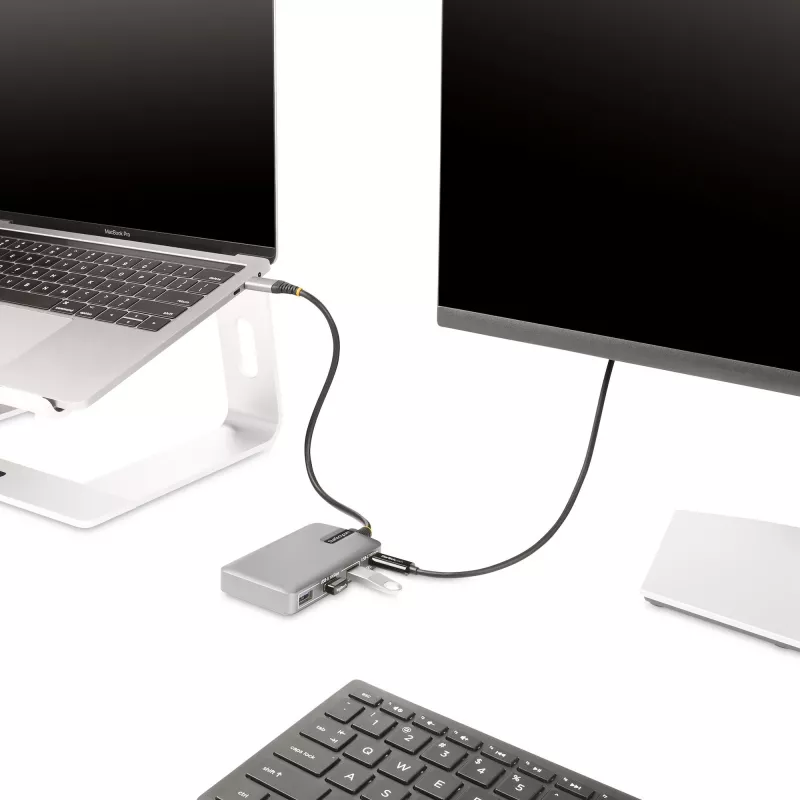 StarTech.com 4-porttinen USB-C-keskitin USB-C DP Alt Mode -videolähdöllä 4K 60Hz - 3x USB-A, 1x USB Type-C, 100W Power Delivery -läpivienti, USB 3.2 10Gbps, 30cm kaapeli, kannettava USB-keskitin