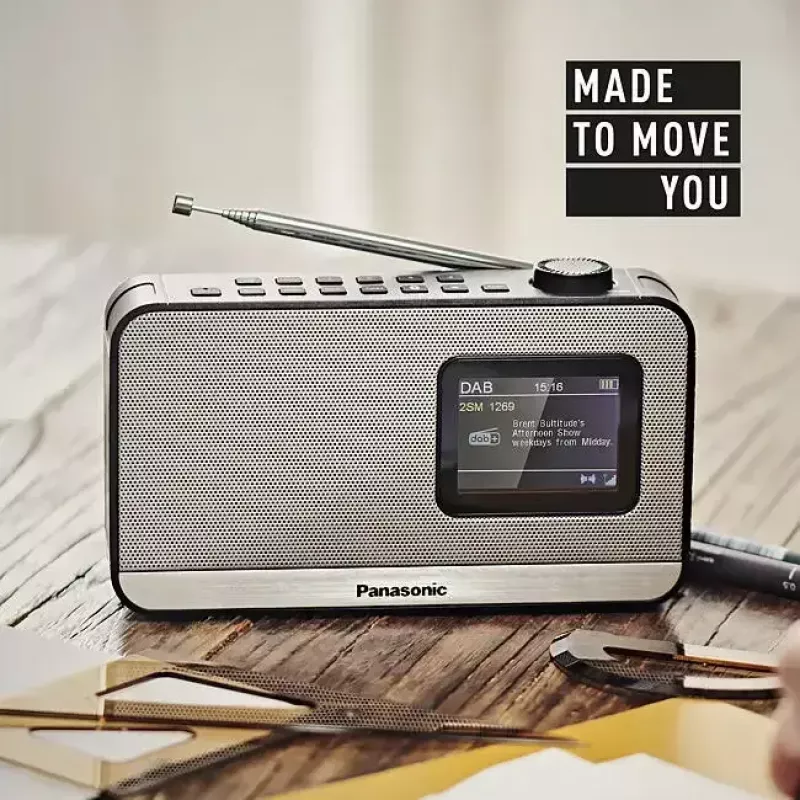 Kannettava radio Panasonic RF-D15 digitaalivirittimellä DAB+ FM 3W