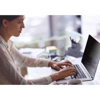 3M COMPLY™ Flip Attach Bezel Laptop Fit, COMPLYBZ, kannettava, kehyksetön tietosuojasuodatin, 9 g