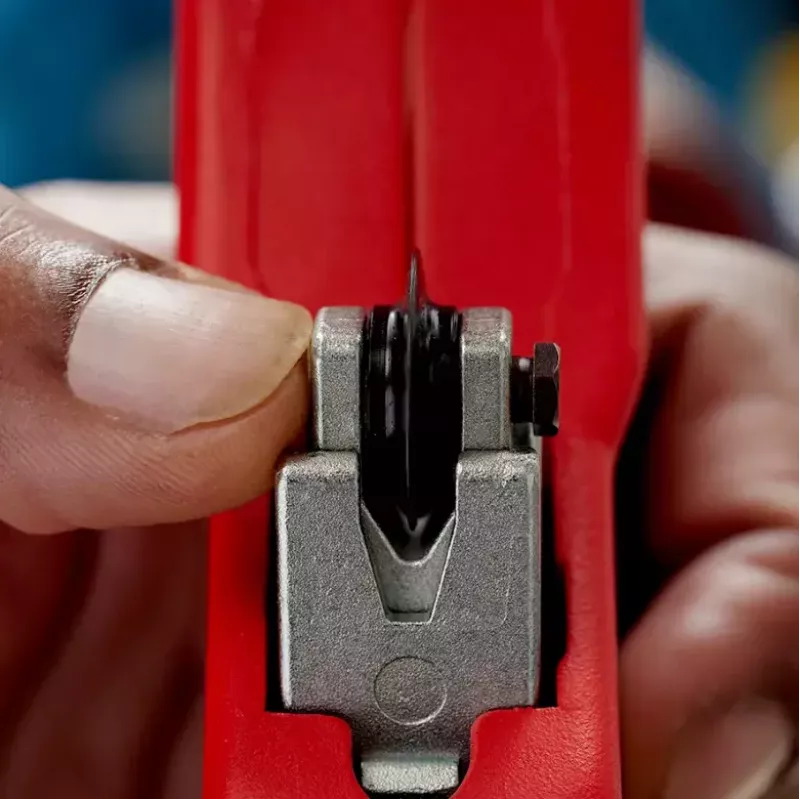 Putkileikkuri Knipex 90 31 03 BK sopii messingille, kuparille, teräkselle