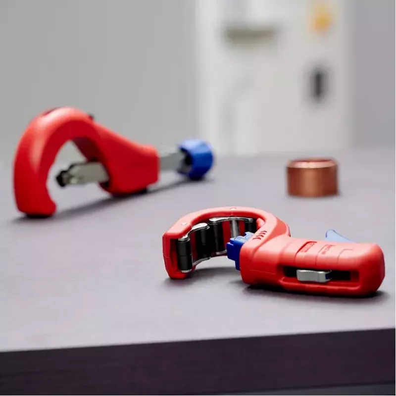 Putkileikkuri Knipex 90 31 03 BK sopii messingille, kuparille, teräkselle