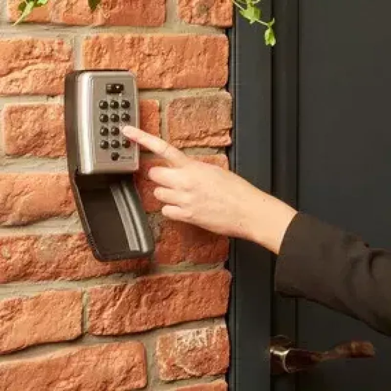 Seinäkassakaappi MASTER LOCK 5423EURD