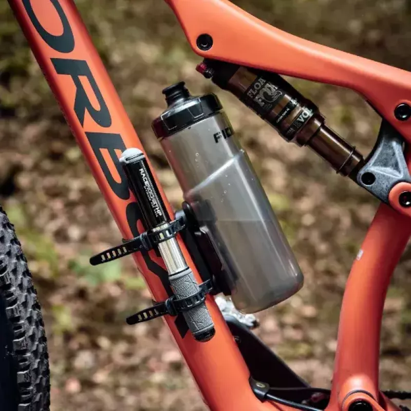 Fidlock Twist Bike Uni Base 09620 juomapullonpidikkeen kiinnityspohja, musta