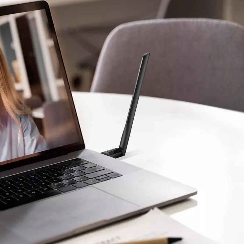 Langaton USB-WLAN-sovitin TP-LINK Archer TX35U PLUS — WLAN 6 dualband 1201 Mbit/s, USB-käyttöinen, musta