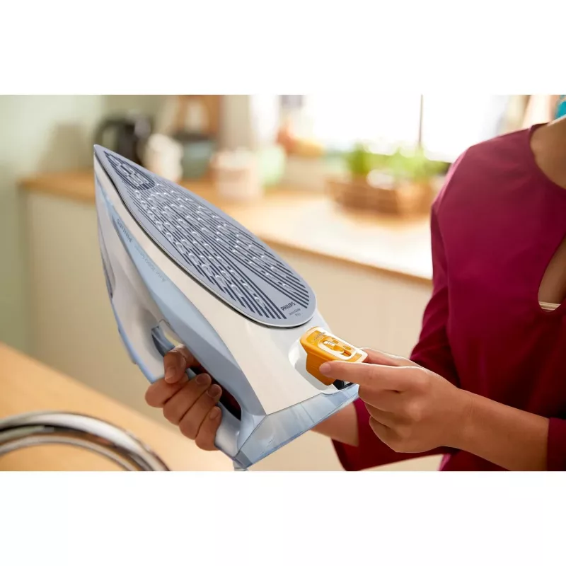 Höyrysilitysrauta Philips 7000-sarja DST7011/20 — 2600 W, 0,3 l säiliö, SteamGlide Plus -silityspohja, pystyhöyry