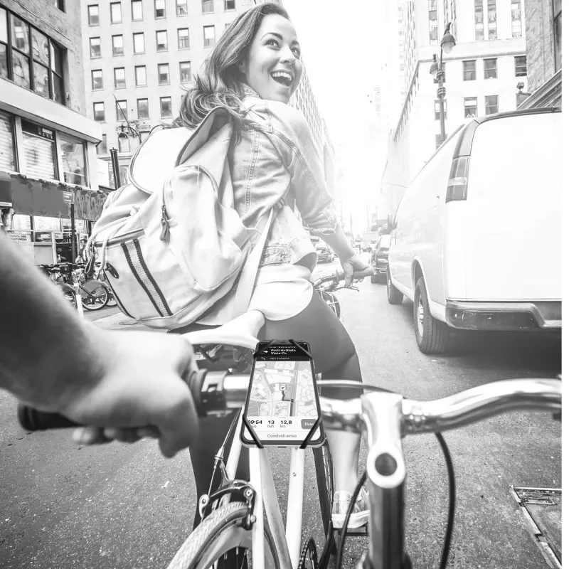 Celly Swipe Bike passiivipidike matkapuhelin/älypuhelin musta