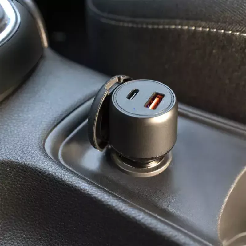 4smarts VoltRoad Ultimate autolaturi kannettaville, älypuhelimille ja tableteille pikalataustoiminnolla