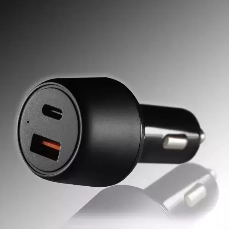 4smarts VoltRoad Ultimate autolaturi kannettaville, älypuhelimille ja tableteille pikalataustoiminnolla