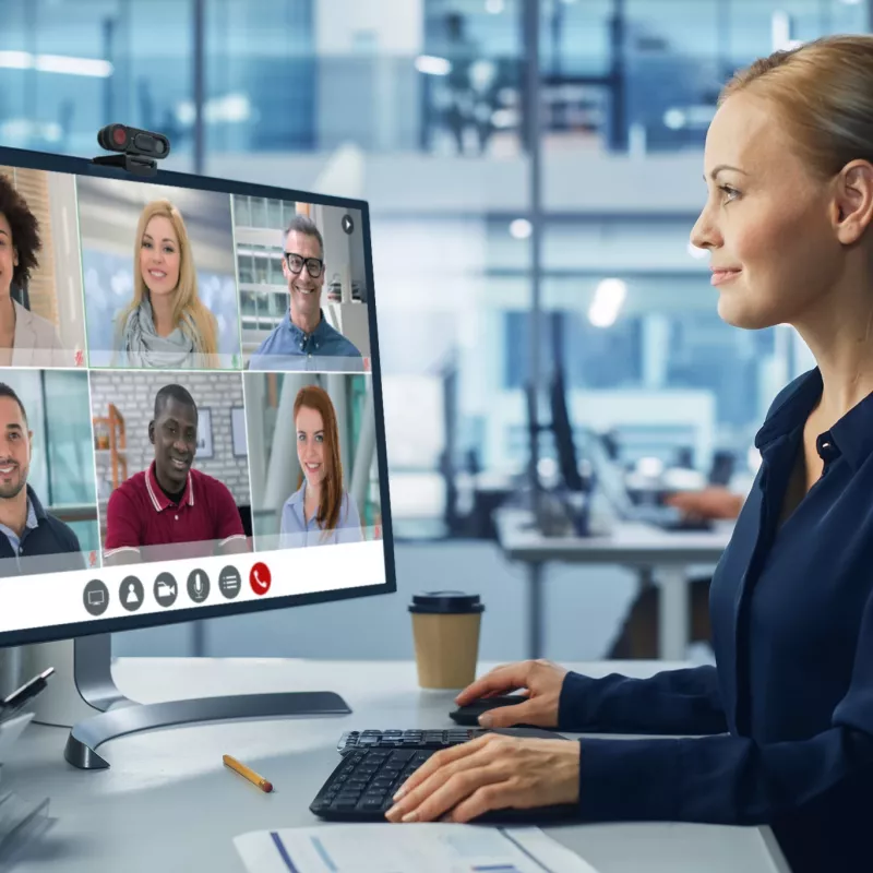 j5create JVU250 HD-verkkokamera automaatti- ja manuaalitarkennuskytkimellä