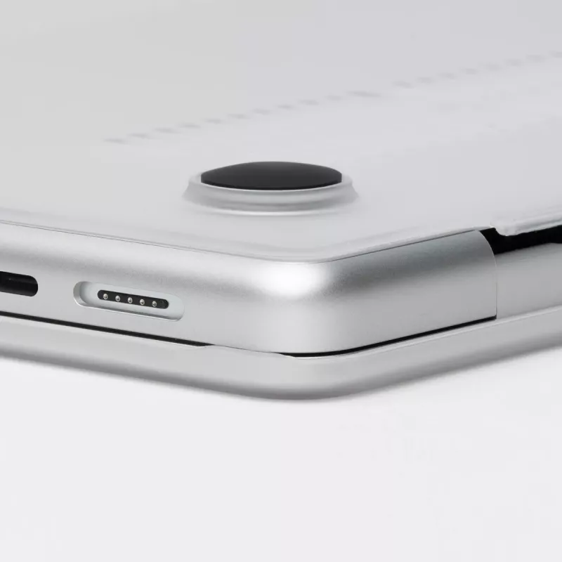 ZAGG Hardshell -suojakuori 13 tuuman MacBook Airille (M2/M3), kirkas