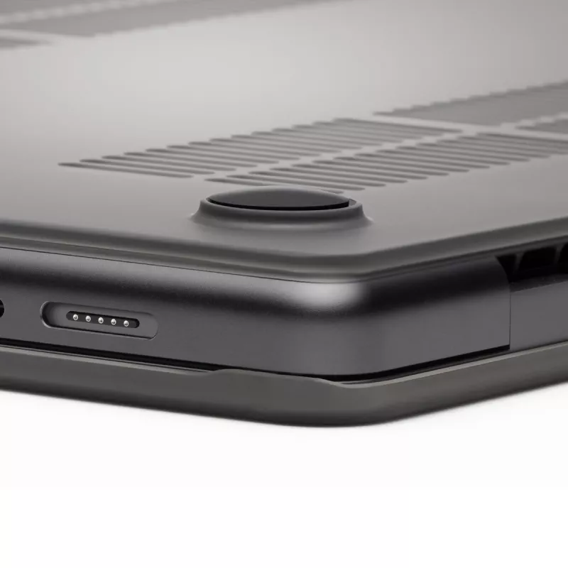 Kovakuorikotelo Zagg MacBook Air 13 (M3/M2) – Smoke, istuva suojakotelo