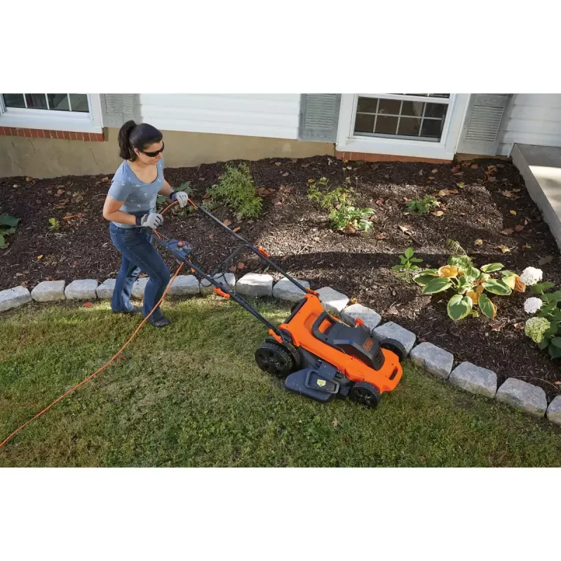 Työnnettävä ruohonleikkuri Black & Decker LM2000-QS