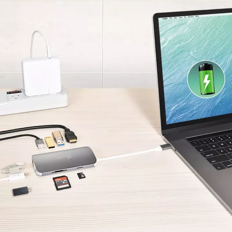 j5create JCD383 USB-C™ 9-in-1-monisovitin, hopea ja valkoinen