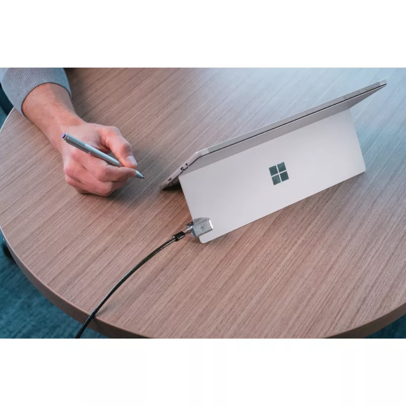 Kensington avainkaapelilukko Surface Pro- ja Surface Go -laitteille, 1,8 m, Kensington, avain, hiiliteräs, musta, hopea