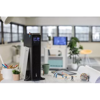 APC Smart-UPS On-Line, 3kVA, Tower, 208V/230V, 6x C13+2x C19 IEC-lähtöä, SmartSlot, pidennetty käyttöaika, ilman kiskosarjaa