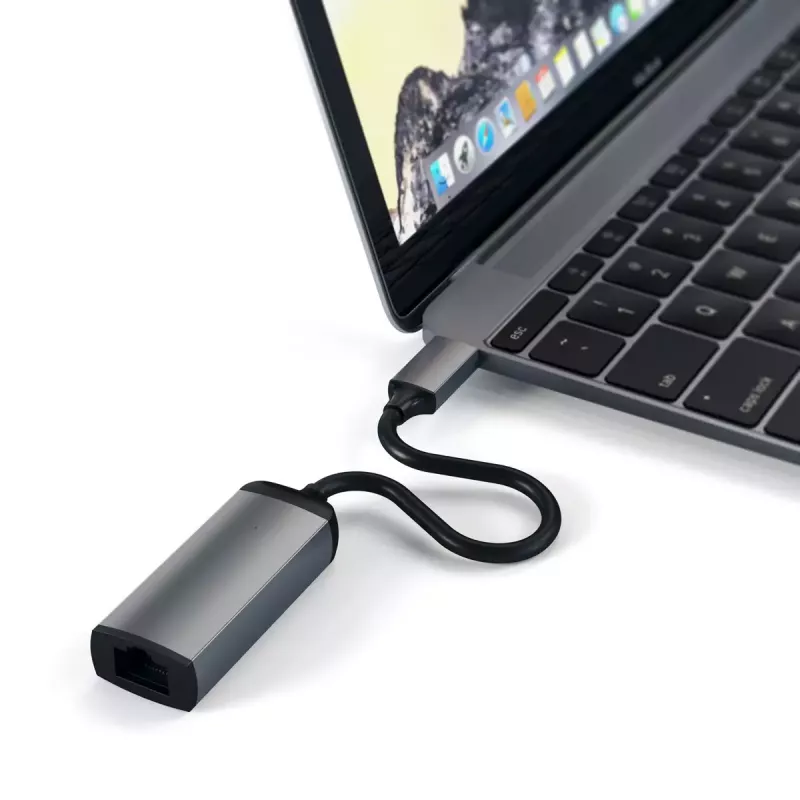 Satechi ST-TCENM USB-C–Gigabit Ethernet -sovitin, alumiini, tähtiharmaa
