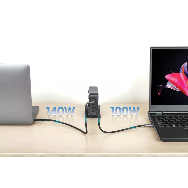 Manhattan 102667 4-porttinen GaN USB Power Delivery -latausasema, 240 W