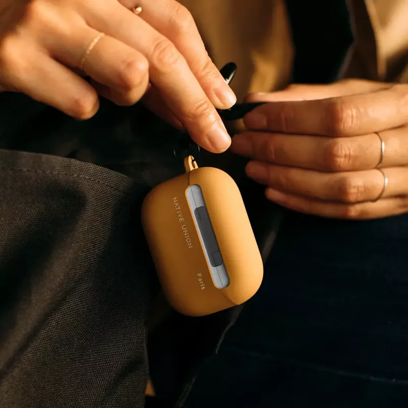 Native Union Roam -kotelo AirPods Pro 2 -kuulokkeille, alumiini, polykarbonaatti, silikoni, teräs, 16 g, keltainen