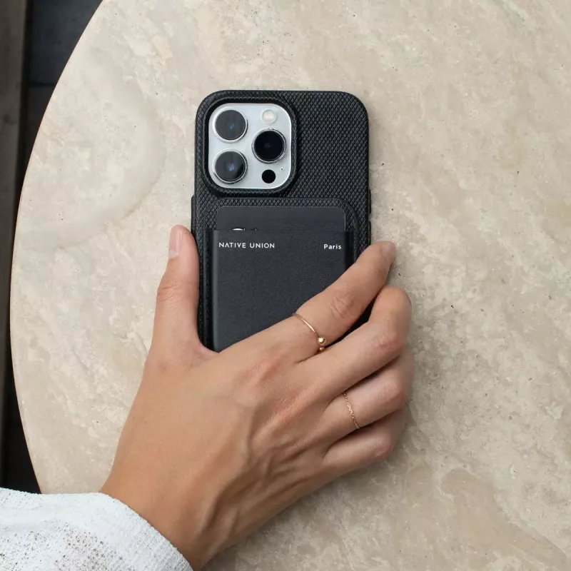 Lompakkokotelo Native Union (Re)Classic musta iPhone 15/15 Pro/15 Plus/15 Pro Max, iPhone 14/14 Pro/14 Plus/14 Pro Max ja iPhone 13 -sarjalle