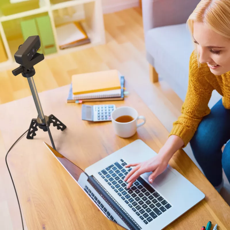j5create JVCU100 USB™ HD-verkkokamera 360° käännöllä, 1080p videotallennusresoluutio, musta