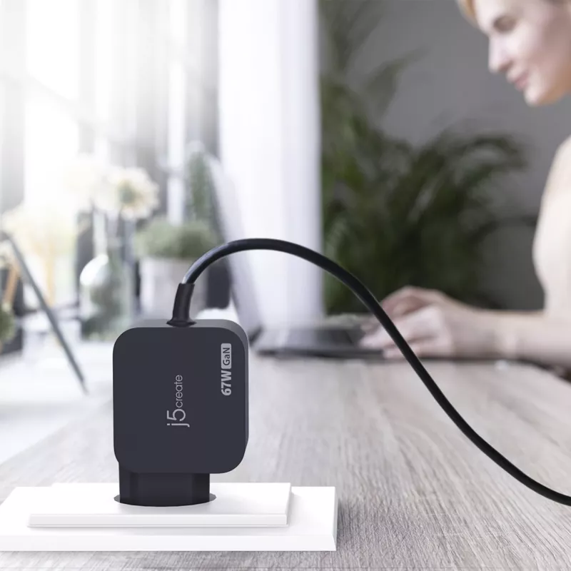 j5create JUP1565DC 67W GaN PD USB-C® Mini-laturi 6 DC-liitintyypillä – EU, musta