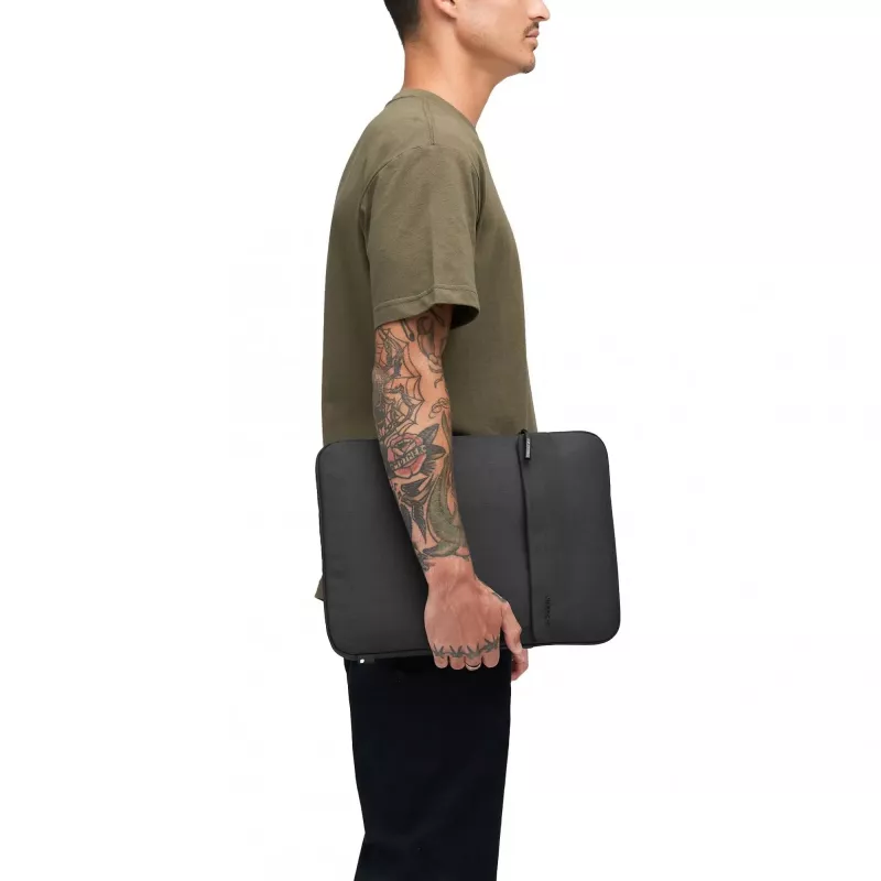 Incase Crosstown Sleeve Woolenex-kankaalla 16 tuuman kannettavalle