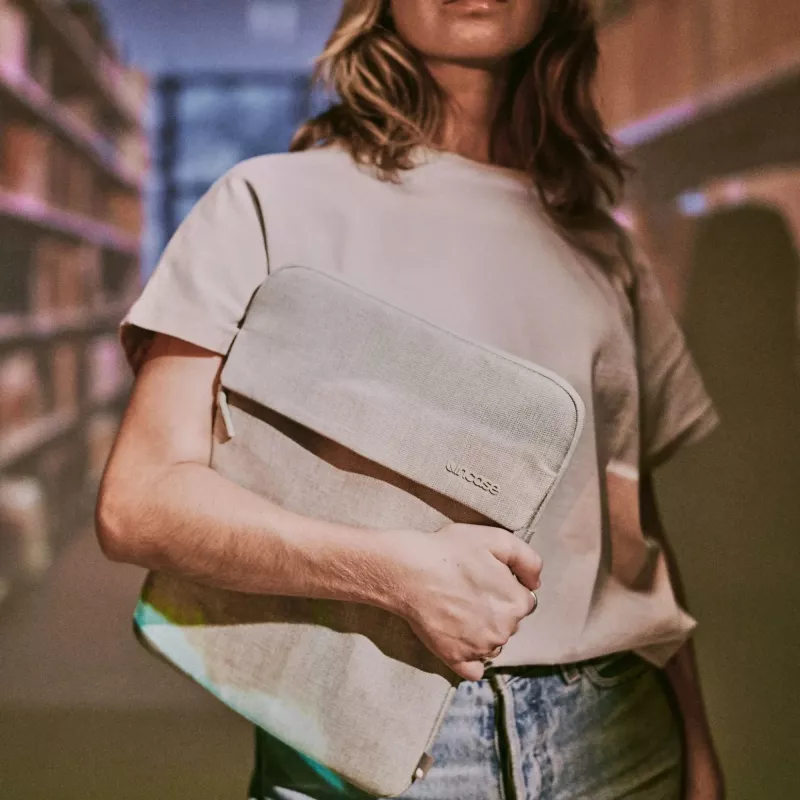 Incase Crosstown Sleeve Woolenex-kankaalla 14 tuuman kannettavalle