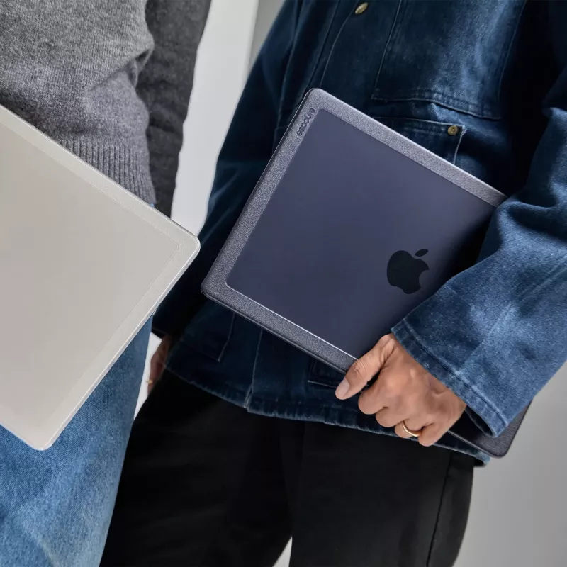 Kovakuorinen kotelo Incase Edge 16 tuuman MacBook Pro M1-M4 musta