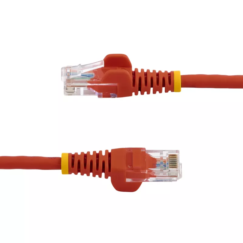 StarTech.com Cat5e Ethernet patch-kaapeli ilman lukituskieltä RJ45-liittimillä – 5 m, punainen