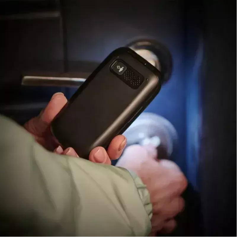 Panasonic KX-TU550 EXB seniorin matkapuhelin, 4G, simpukkamallinen, 2,8 tuumaa, musta