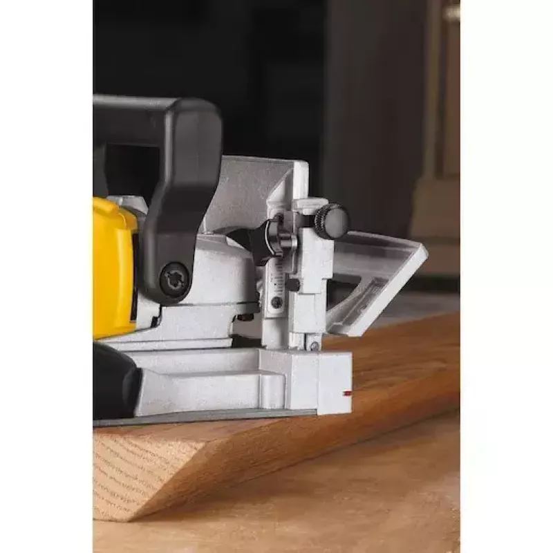 Tasoleikkuri DeWALT DW682K