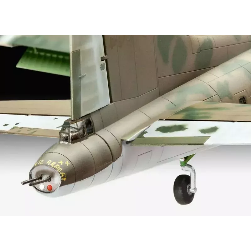 Kiinteäsiipisen lentokoneen malli Revell B-17F Memphis Belle