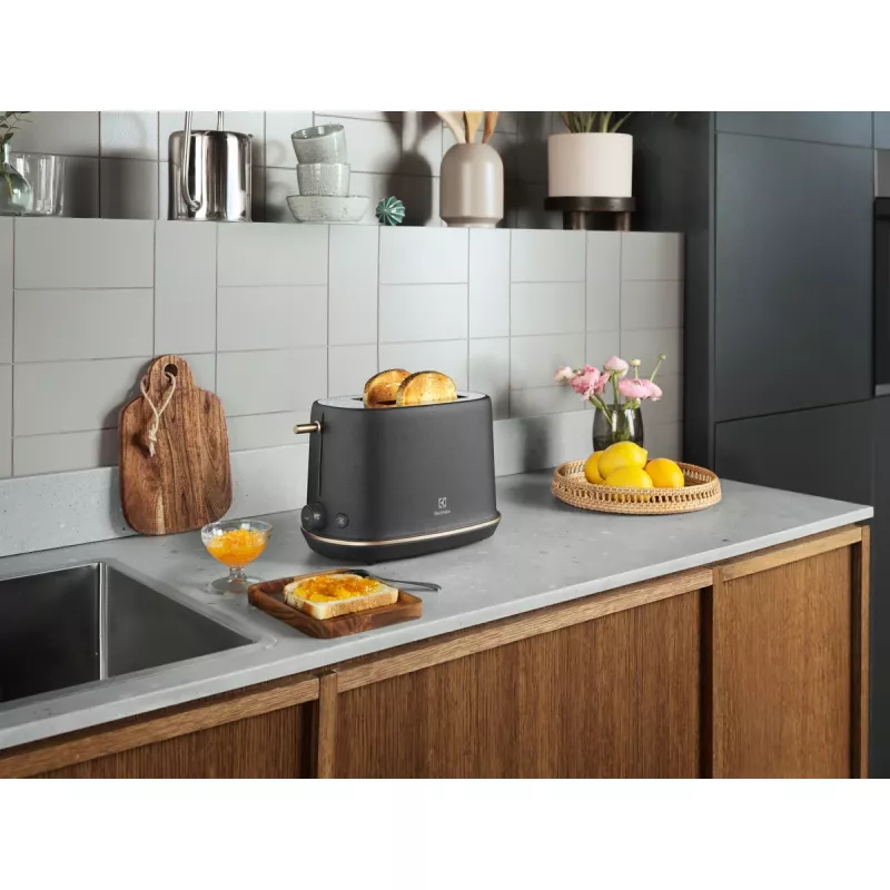 Leivänpaahdin Electrolux E7T1-6BP 2 viipaletta 980 W musta