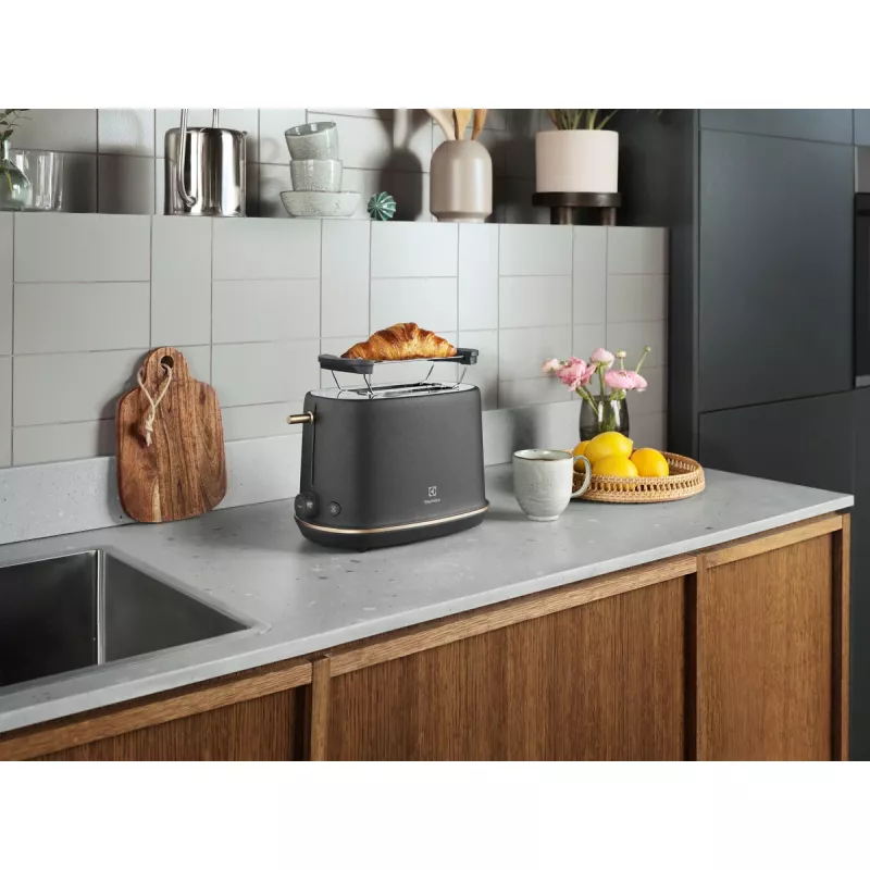 Leivänpaahdin Electrolux E7T1-6BP 2 viipaletta 980 W musta