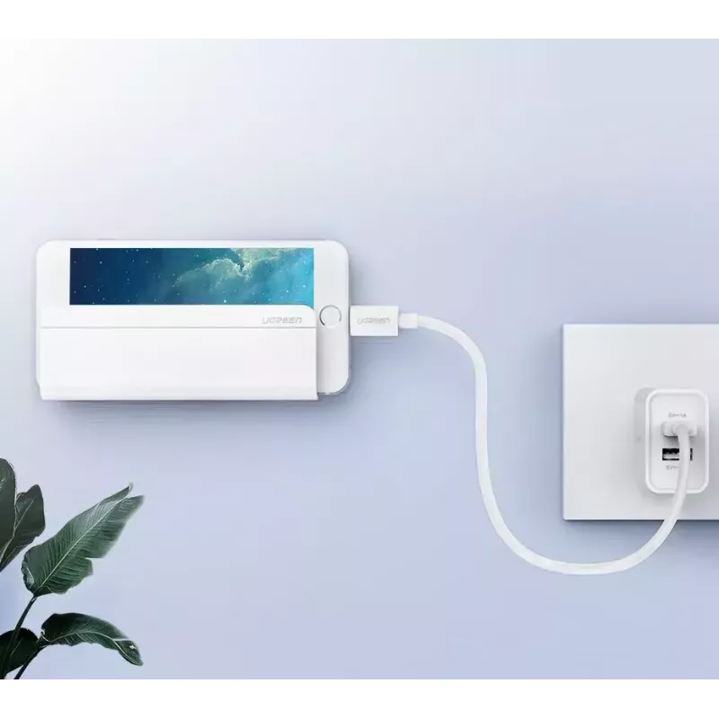 UGREEN 30394 itseliimautuva seinäkiinnike puhelimen lataukseen, valkoinen