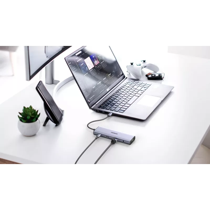 Ugreen Revodok 10-in-1 USB-C-keskitin UGREEN 15601 10 porttia 4K HDMI