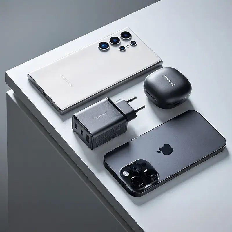 Virtalähde Intenso W65ACC USB-A- ja USB-C-liitännät musta