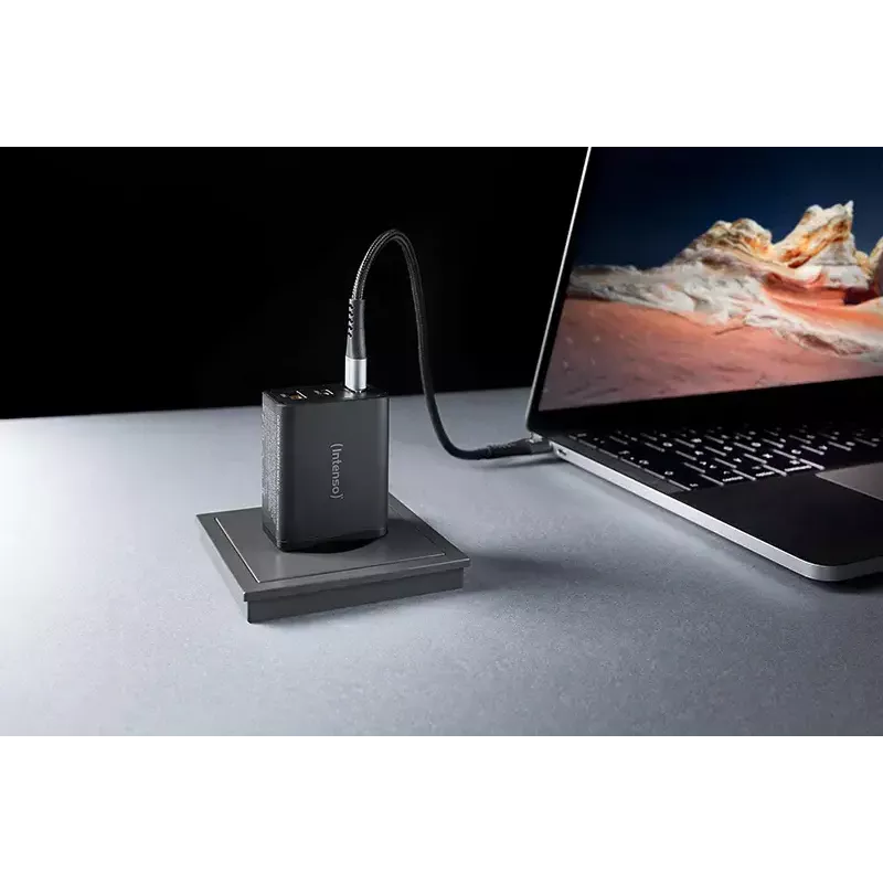 Virtalähde Intenso W65ACC USB-A- ja USB-C-liitännät musta