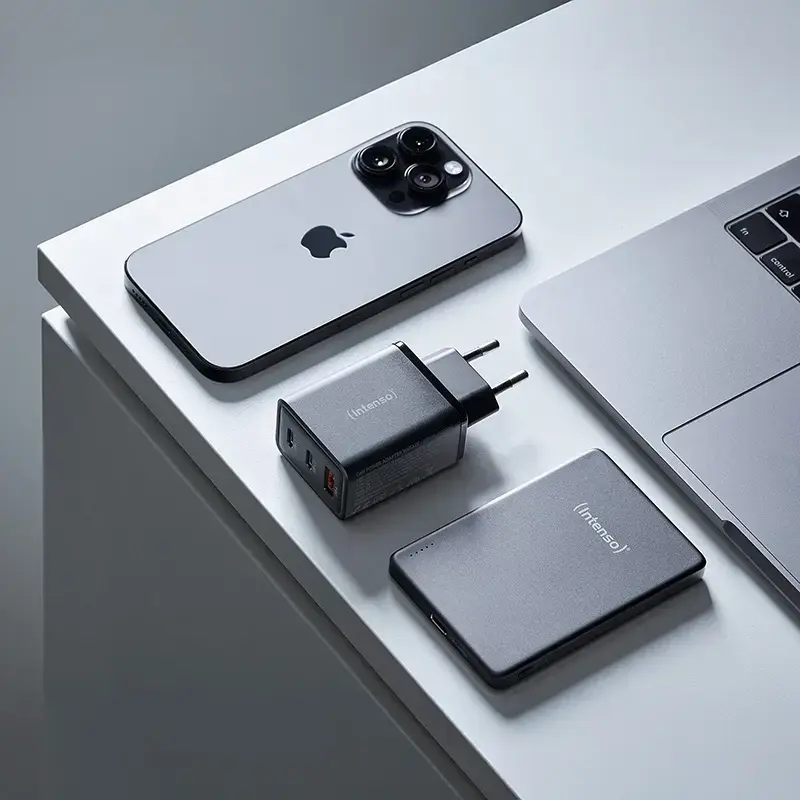 Virtalähde Intenso W65ACC USB-A- ja USB-C-liitännät musta