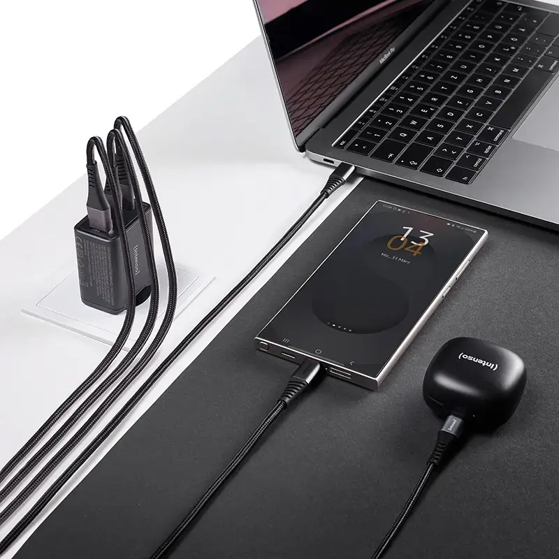 Virtalähde Intenso W65ACC USB-A- ja USB-C-liitännät musta