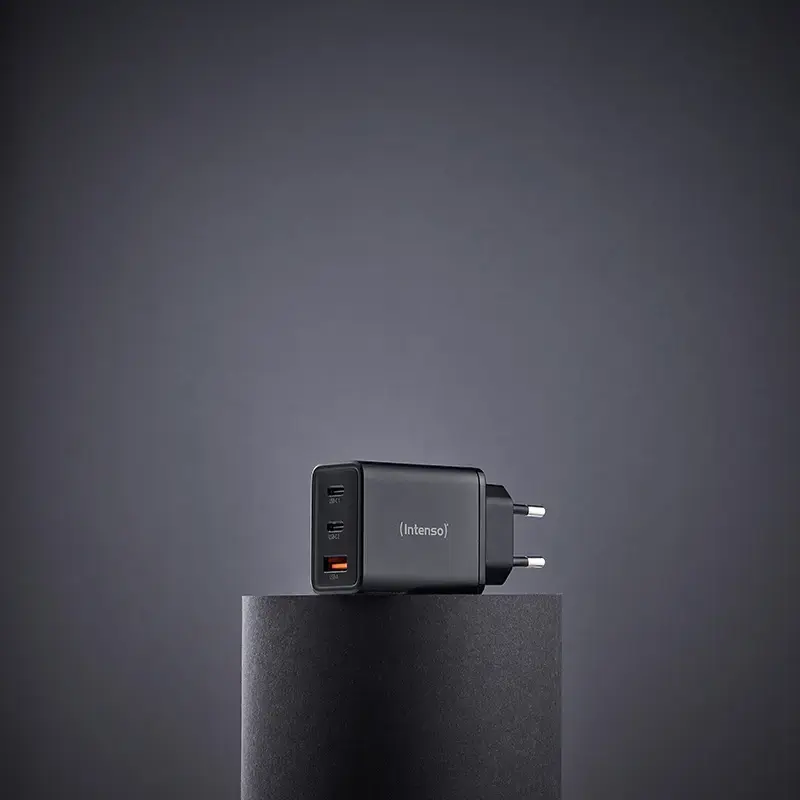 Virtalähde Intenso W65ACC USB-A- ja USB-C-liitännät musta