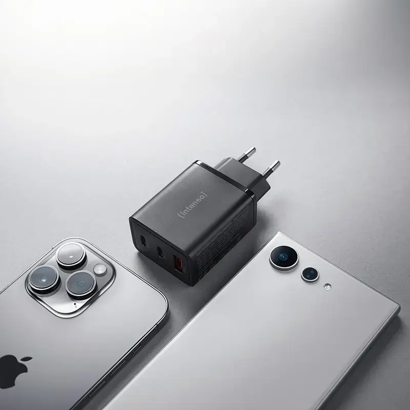 Virtalähde Intenso W65ACC USB-A- ja USB-C-liitännät musta