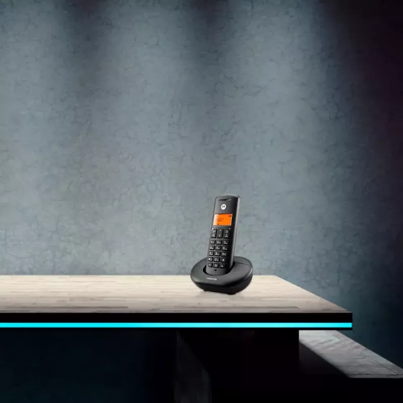 Langaton DECT-puhelin MOTOROLA E201 — langaton luuri handsfree-toiminnolla, jopa 50 rekisteröintiä