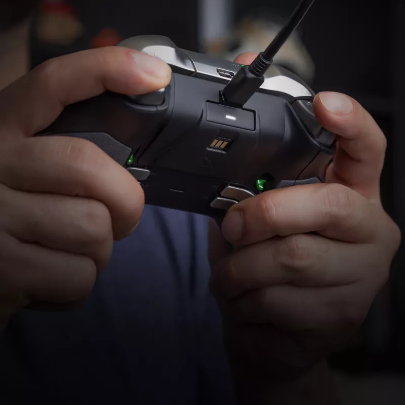 PDP Gaming Play & Charge -sarja, Xbox One, peliohjaimen akku, musta, polykarbonaatti, 3 m, Microsoft