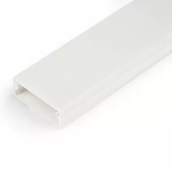 StarTech.com tukeva kaapelikanava teipillä & kannella, 32 mm L x 11 mm K – 1 m pituus, PVC verkko-/virtakaapelien piilotukseen/seinäkaapelikanava, enintään 12 kaapelia, UL-hyväksytty