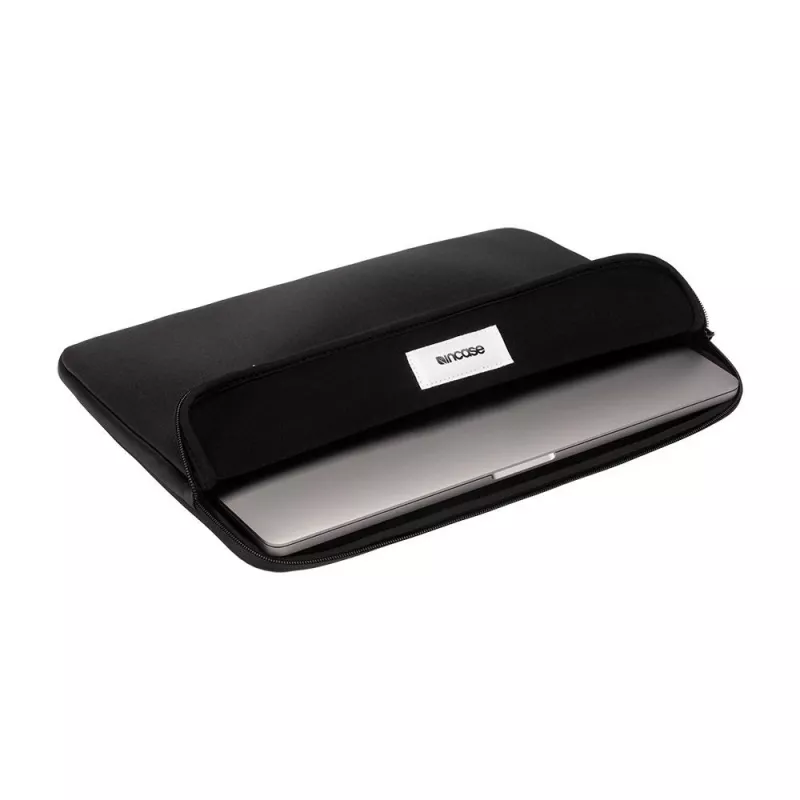 Incase Classic Sleeve 16 tuuman kannettaville (40,6 cm), musta