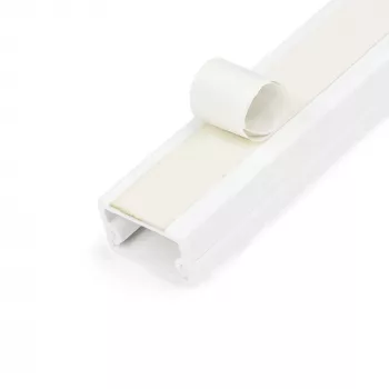 StarTech.com tukeva kaapelikanava teipillä ja kannella, 19 mm L x 11 mm K – 1 m pituus, PVC verkko-/virtakaapelien piilotukseen/seinäkaapelikanava, enintään 6 kaapelia, UL-luokiteltu