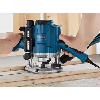 Bosch GOF 1250 CE musta, sininen 24000 kierr./min 1250 W