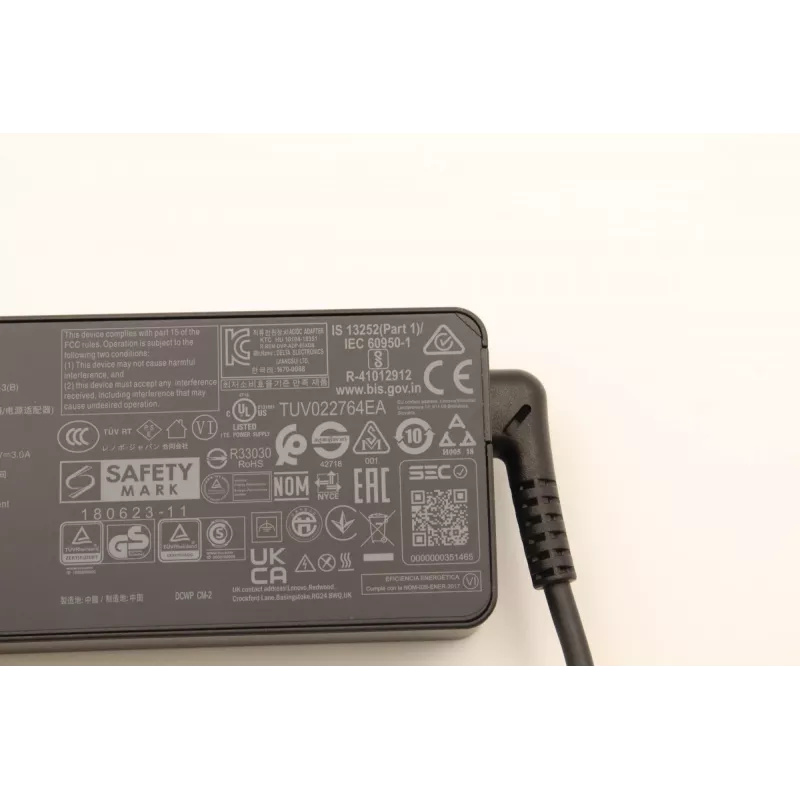 Lenovo 5A10W86250 virtalähde sisäkäyttöön 65 W musta