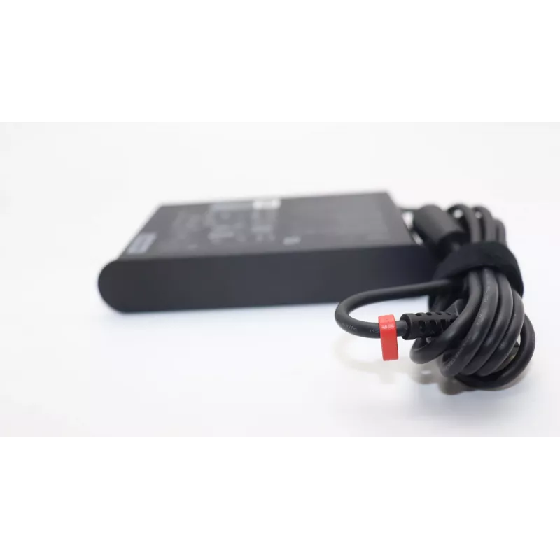 Lenovo 5A11K67847 virtalähde/invertteri sisäkäyttöön 135 W musta